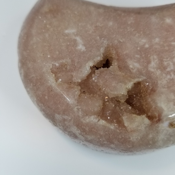 🌙 Pink Amethyst Moon Carving – Divine Feminine Energy & Emotional Harmony - Picture 6 of 8